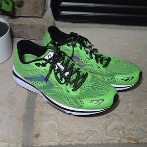 Newton Gravity 8 Sneakers